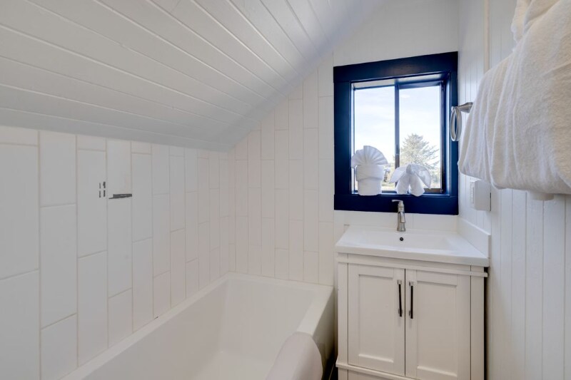 Building Photo - 400 S Holladay Dr