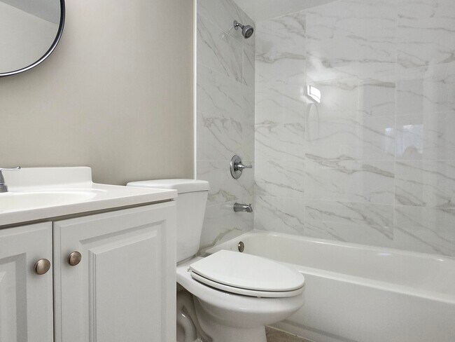 Building Photo - 545 Trace Cir