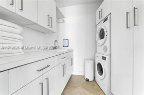 Building Photo - 200 Biscayne Boulevard Way