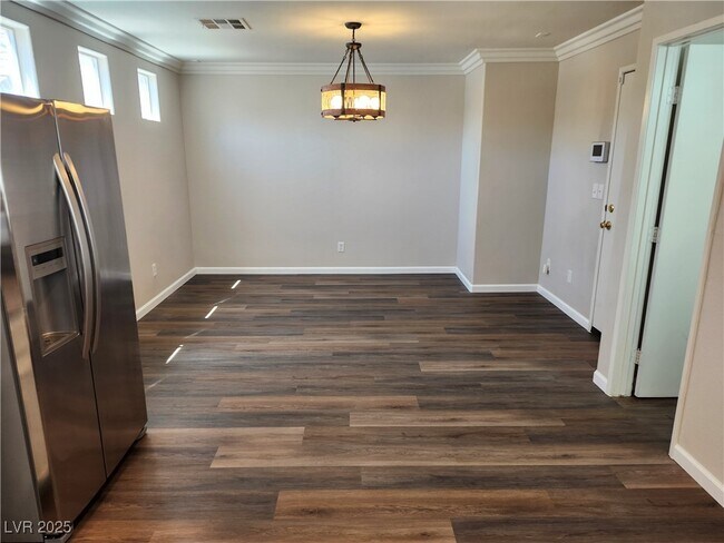 Building Photo - 5165 Paradise Skies Ave