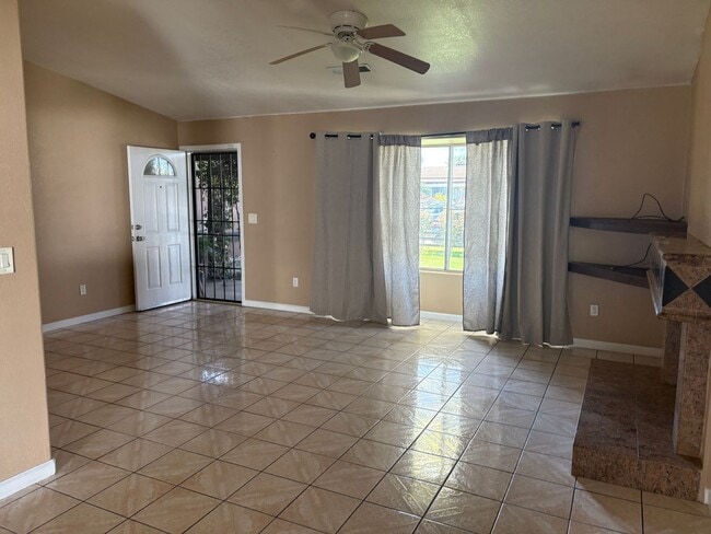 Building Photo - 3 bedroom 2 Bath home in quiet court