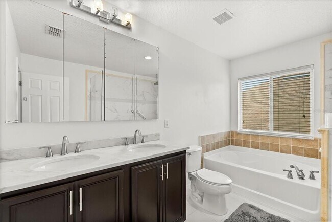 Building Photo - 10148 Malpas Point