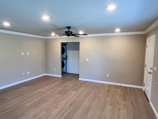Building Photo - 1 Bedroom In Martinez