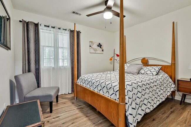 Building Photo - Charming 3 Bed / 2 Bath Furnished Ranch in One of Peachtree City's Most Scenic Settings