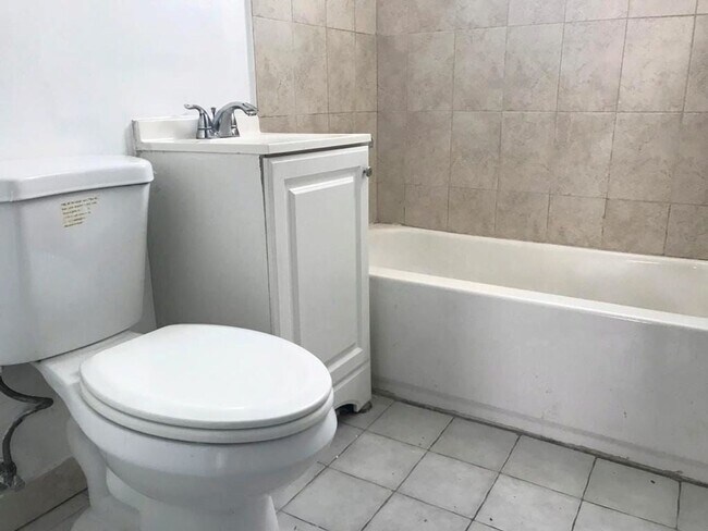 Building Photo - Ground Floor 2 Bedroom Just steps to Wynwood