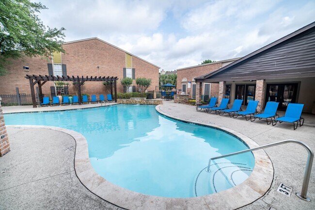 Building Photo - 2800 Ashford Trail Dr