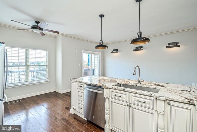 Building Photo - 44171 Paget Terrace