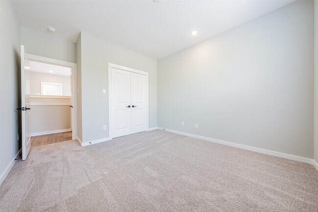 Building Photo - 8402 Berry Green Ln