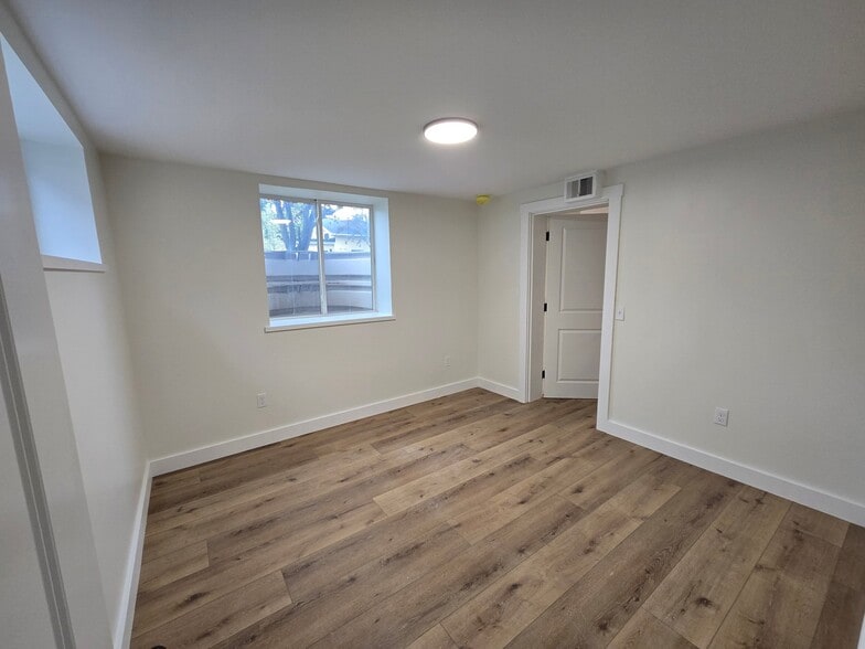 Building Photo - 20 Poirier Pl