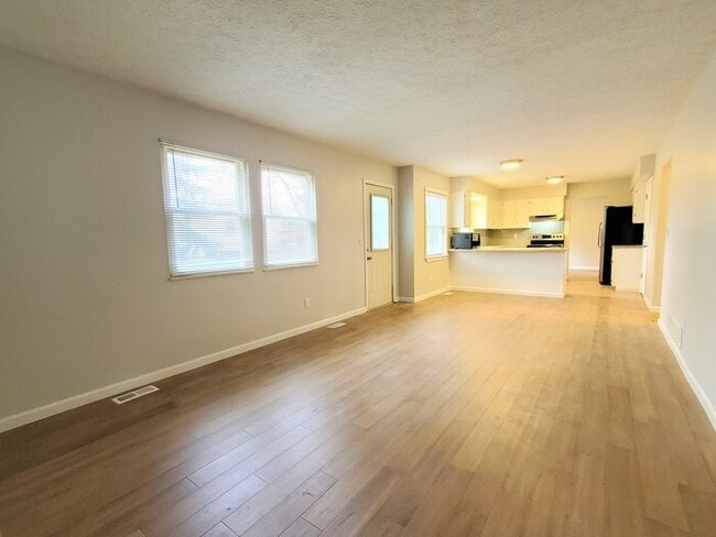Building Photo - Renovated 4 bed in Westerville!