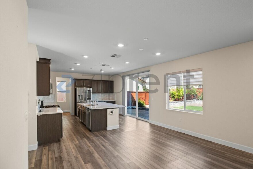 Building Photo - 5587 Howell Mountain Ln