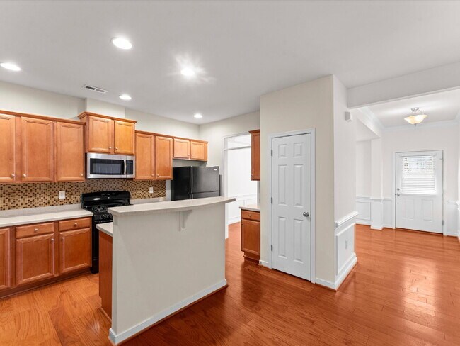 Building Photo - 709 Abbey Village Cir