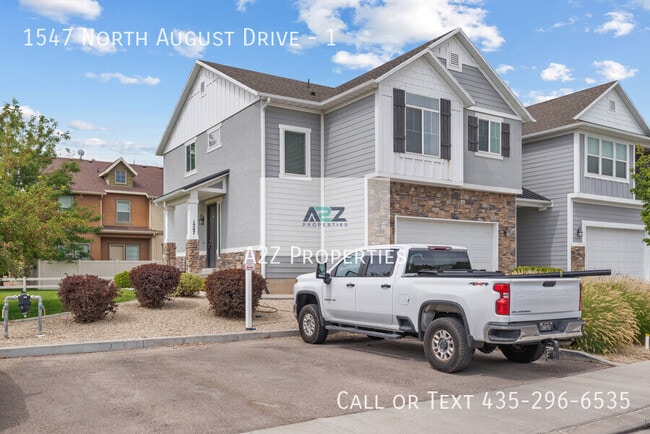 Building Photo - 1547 N August Dr