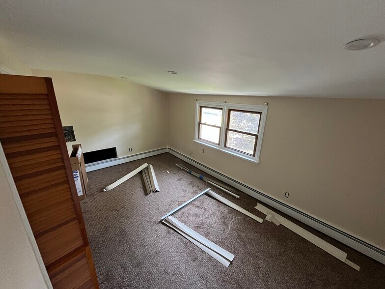 Building Photo - 615 Floral Pl