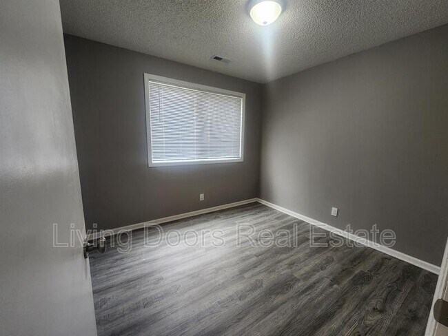 Building Photo - 660 S 20th St