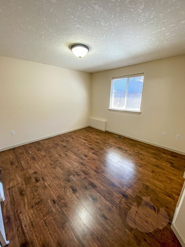 Building Photo - Gorgeous and Spacious South Salem Home