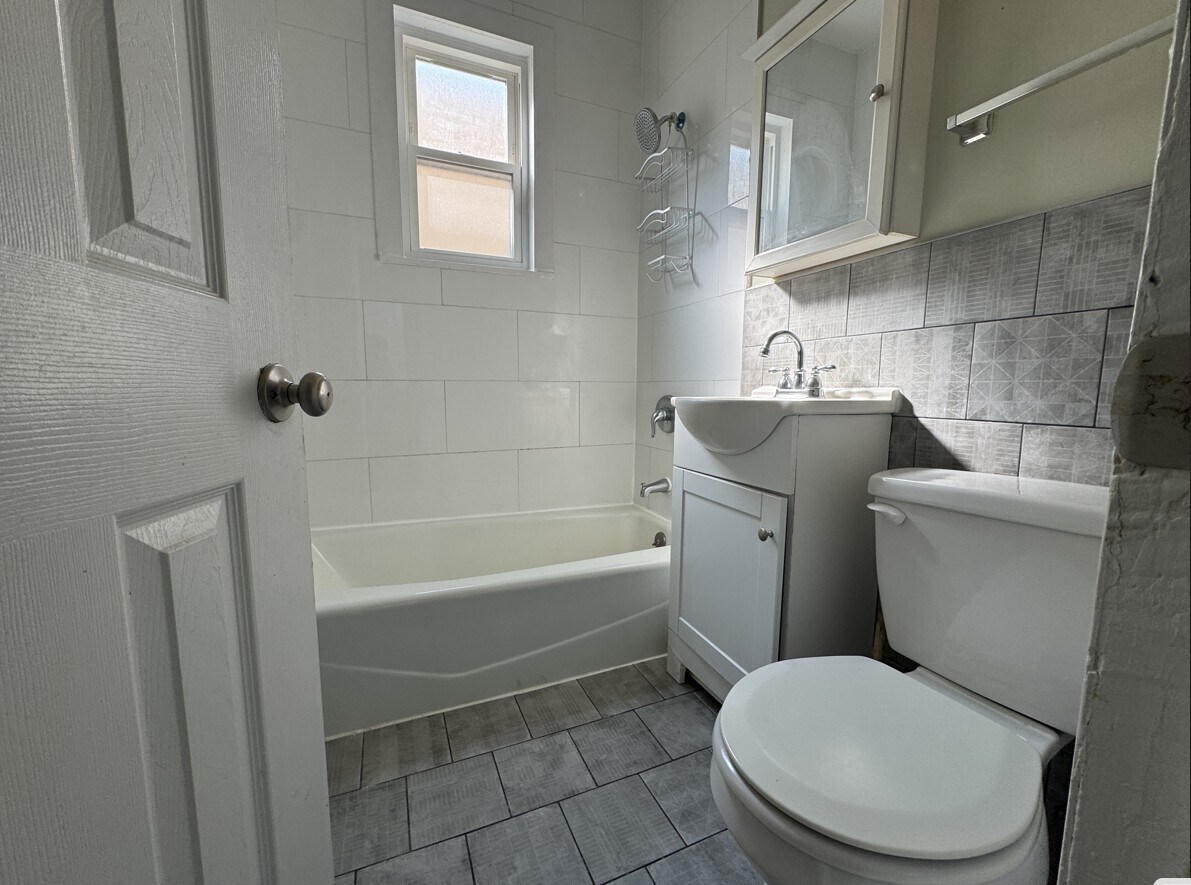 165 W 5th St 3 - 169 W 5th St