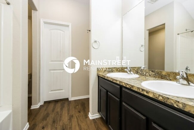 Building Photo - 1707 Grand Plaza Dr