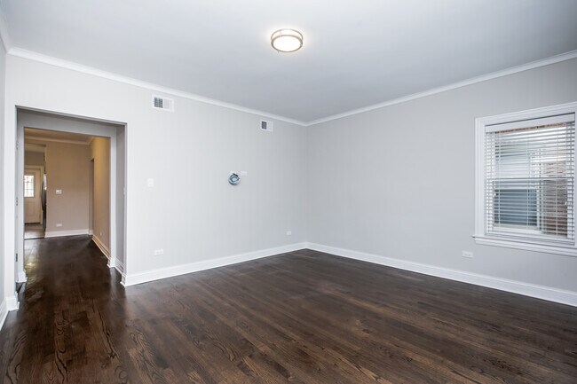 Building Photo - 2648 W Lunt Ave