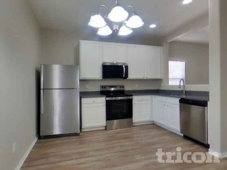 Building Photo - 15441 W Cameron Dr