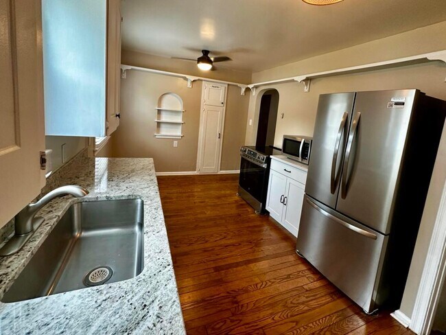 Building Photo - 2778 Bellwood Ave
