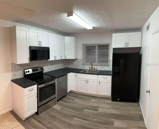Building Photo - 1000 Lake of the Woods Blvd