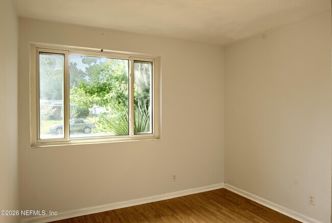 Building Photo - 1370 Labelle St