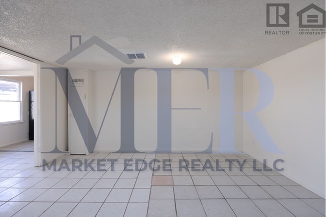 Building Photo - 3Bed/1.5Bath House at 35th/McDowell! $1199...