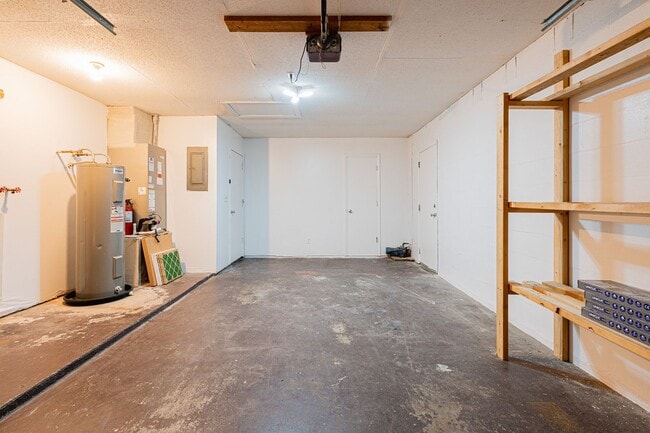 Building Photo - 3 Bedroom, 2 Bath Home in Ormond Beach – L...