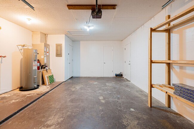 Building Photo - 3 Bedroom, 2 Bath Home in Ormond Beach – Lawn Care Included!