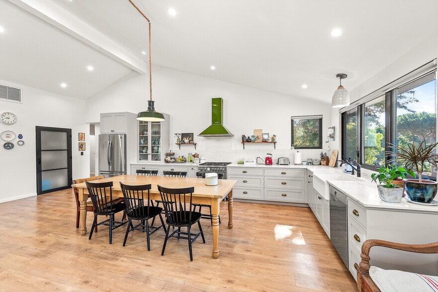 Building Photo - 2474 Barbara Dr