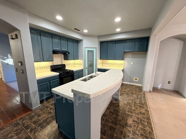 Building Photo - 10085 Mosaic Way