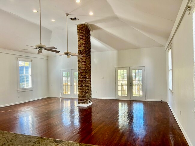 Building Photo - 1817 S Rendon St