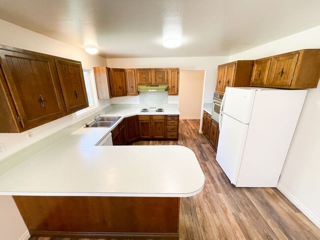 Building Photo - 3 Bedroom, 2 Bath