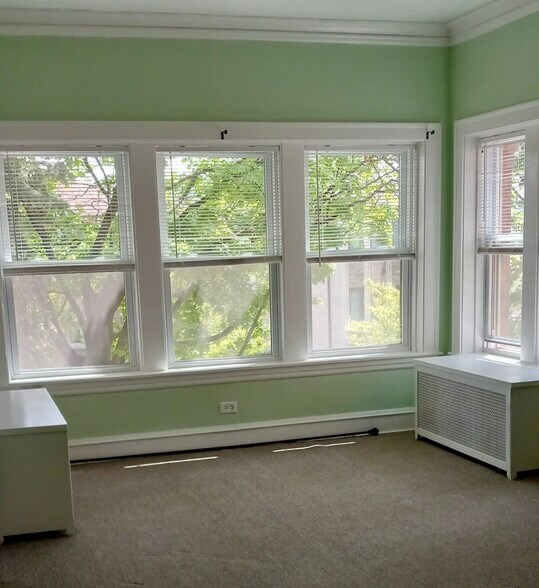 Front windows - 6734 N Oxford Ave