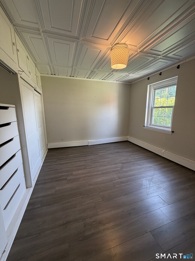 Building Photo - 469 Bantam Rd