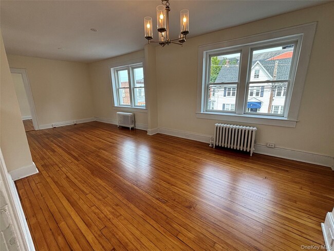 Building Photo - 8 E Carver St