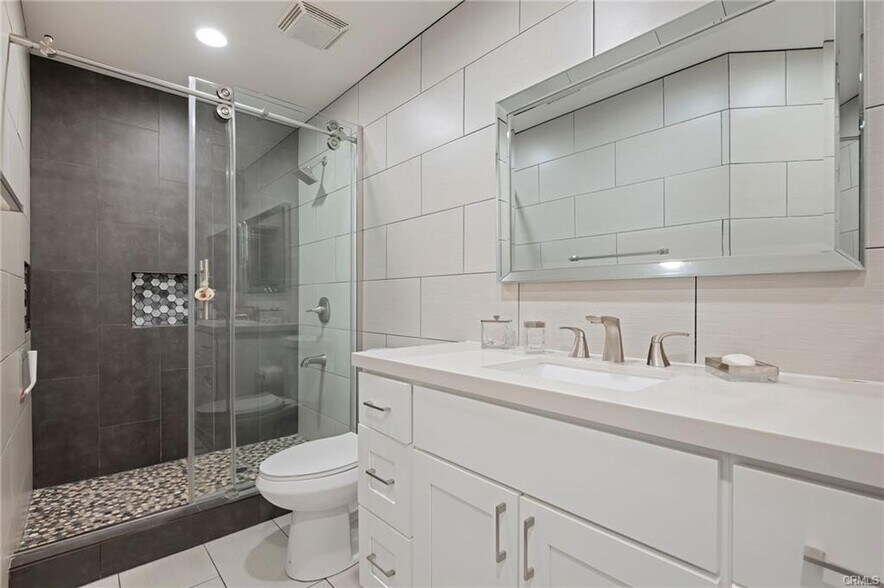 Building Photo - 17764 Sidwell St