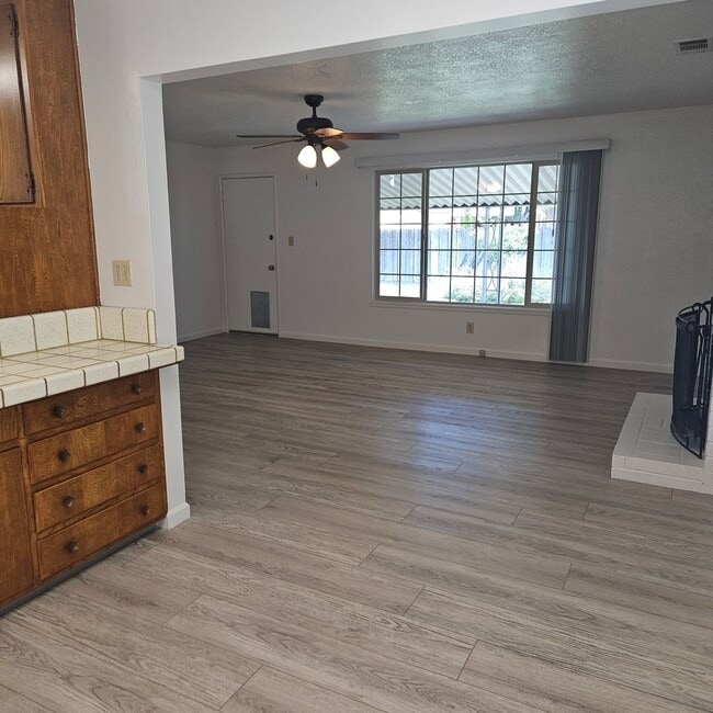 Building Photo - Charming 3 Bedroom, 2 Bath Home w/Large Ba...