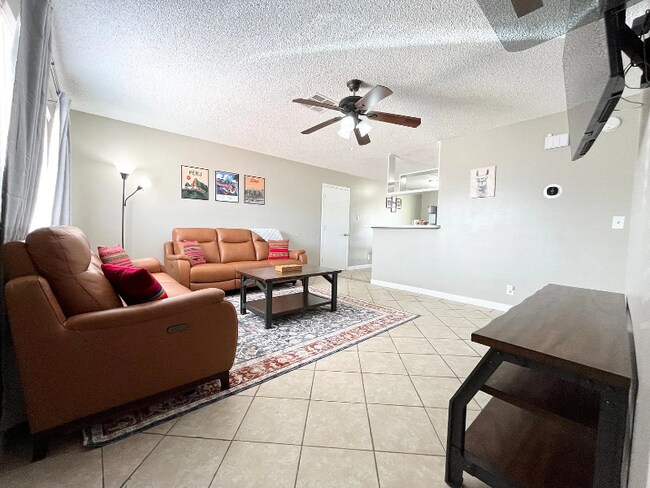 Building Photo - 429 Longtree Ave