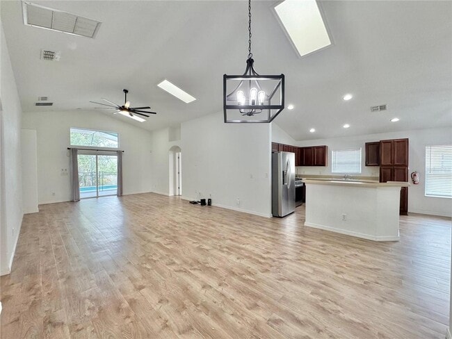 Building Photo - 502 Viola Dr