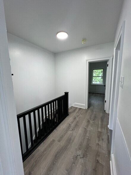 Building Photo - 919 Elsinore Pl