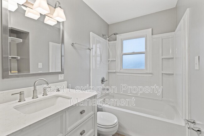 Building Photo - 328 Harvard Dr