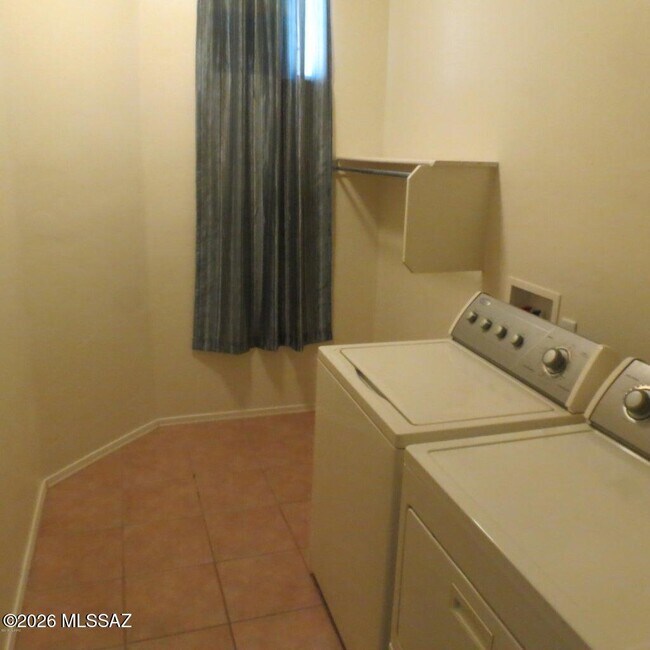 Building Photo - 5569 W Crimson Bluff Dr