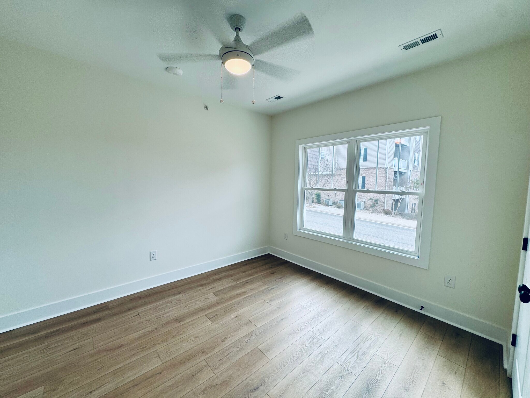 Building Photo - 419 Rotunda St