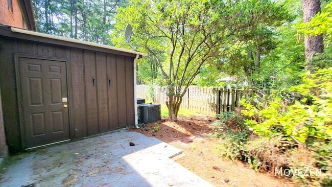 Building Photo - 5813 Nottoway Ct