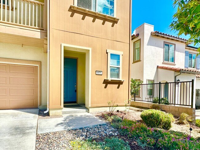 Building Photo - Lovely, Light & Bright, Two-Story, Detached Home in the Desirable Wildgrove Community of Vista!