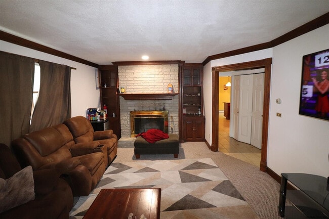 Building Photo - 8 Sweet Brier Dr