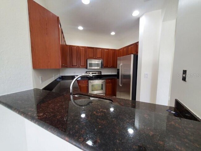 Building Photo - 240 West End Dr