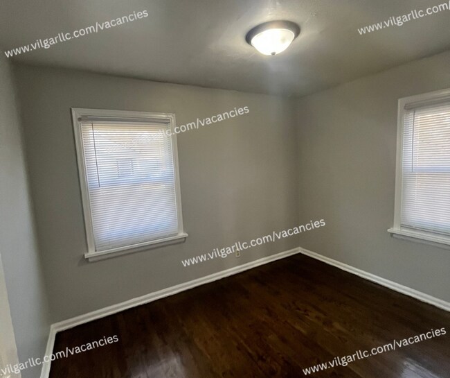 Building Photo - 3 Large Bedrooms (Oversized Master) • 1 Bathroom • Single-Family Home